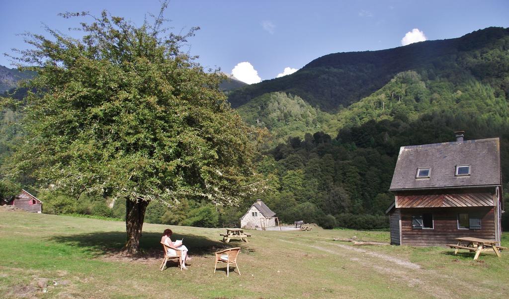 Les Chalets De La Foret D'Issaux Osse-en-Aspe Cameră foto